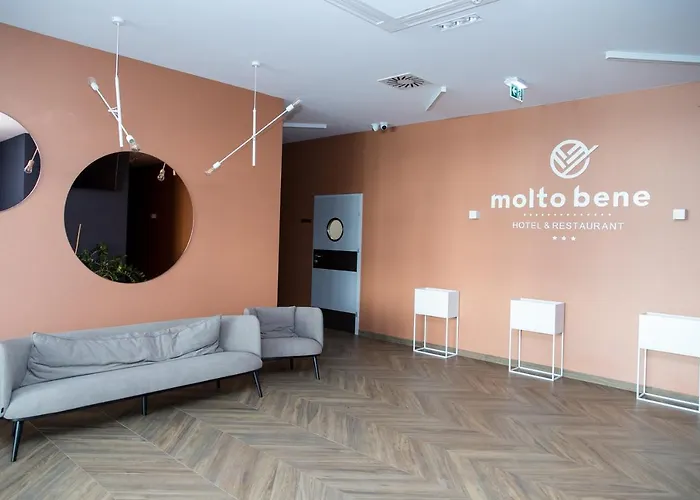 Molto Bene Hotel & Restaurant